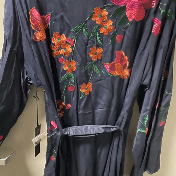 House of Harlow Embroidered Kimono Navy Blue - Picture 3 of 4